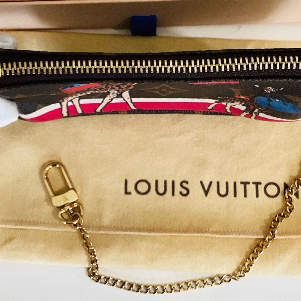 Authentic Louis Vuitton Pink Monogram Canvas Giraffe Print Pochette - Picture 14 of 15